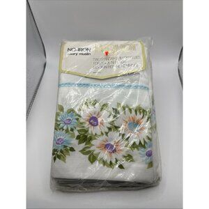 Vintage Pequot Floral Standard Pillowcases 1970's 2pc Flowers Daisies 42X36 IN